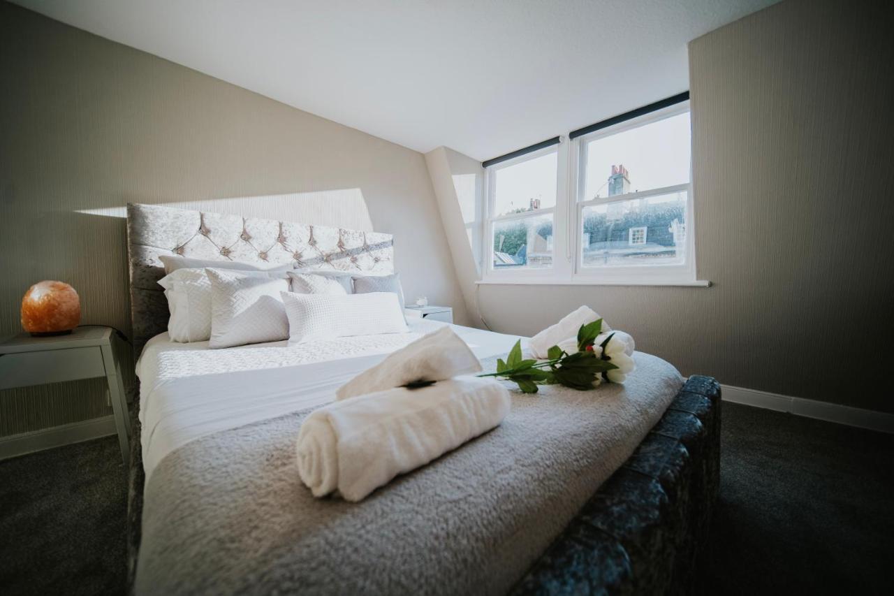 Roman Penthouse- City Skyline Views, 4K Tvs, 5G Wifi And More! Apartment Bath Luaran gambar